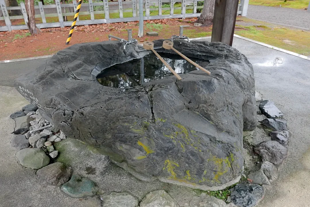 鷹栖神社 手水鉢
