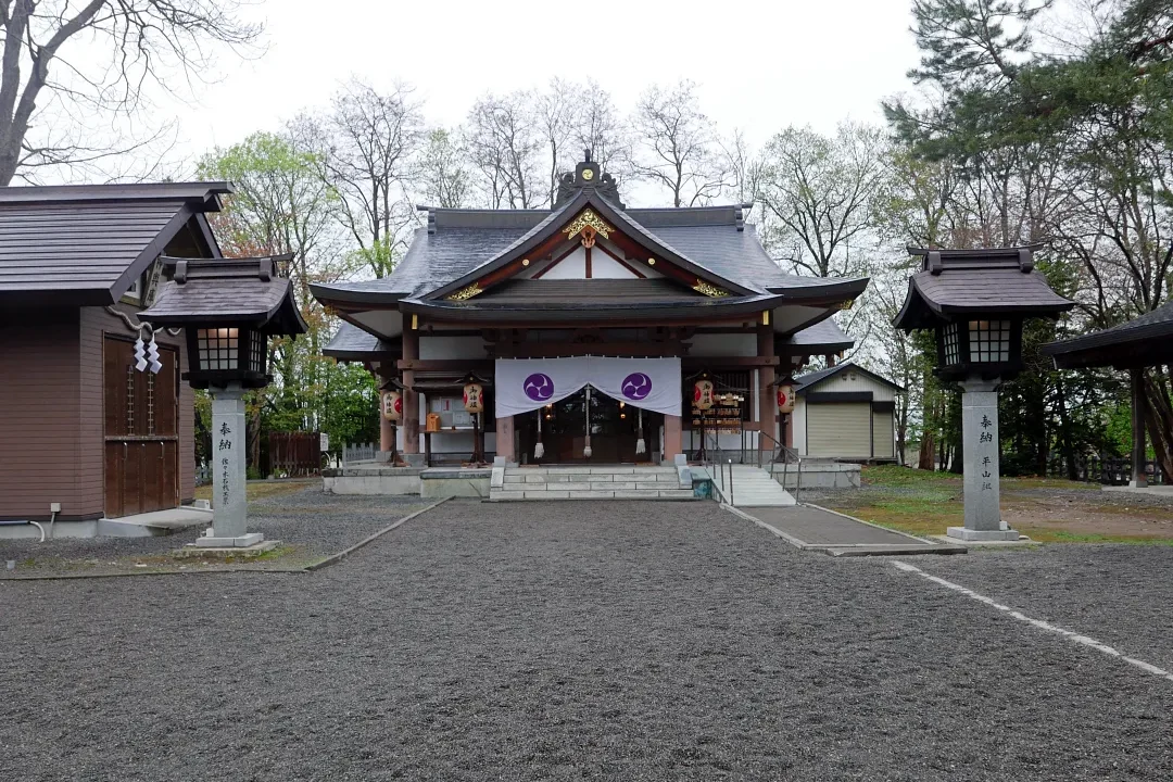 鷹栖神社 参道後半
