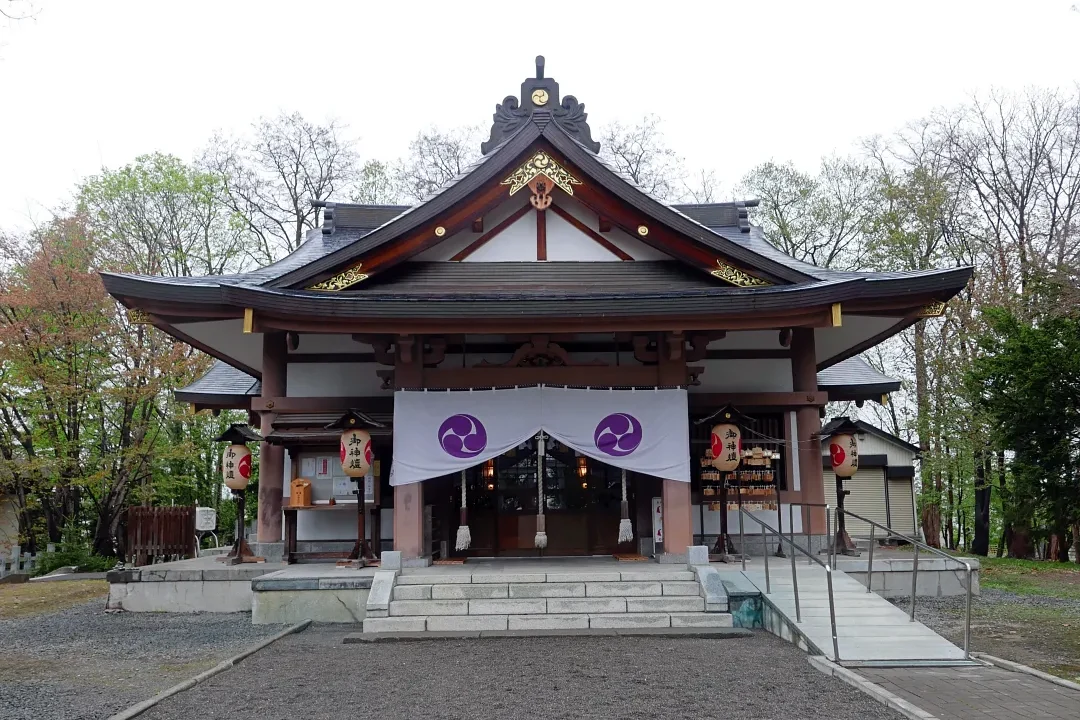 鷹栖神社 社殿