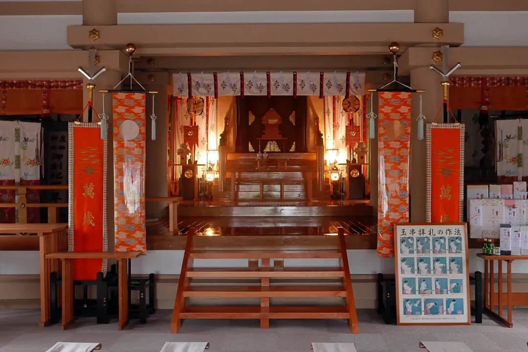 鷹栖神社 拝殿の中