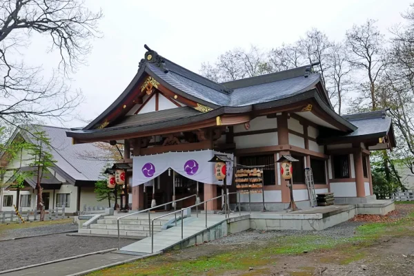鷹栖神社 社殿
