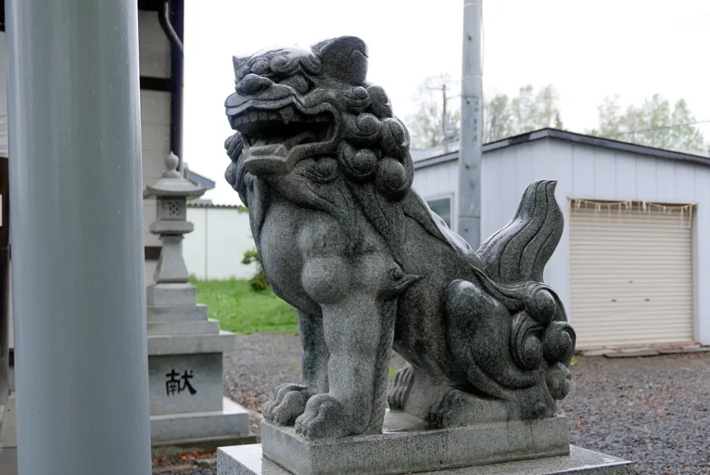 西御料地神社 狛犬阿形