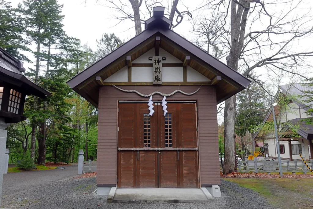 鷹栖神社 神輿庫