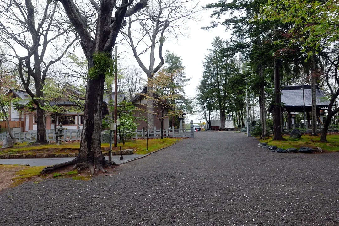 鷹栖神社 参道中ほど