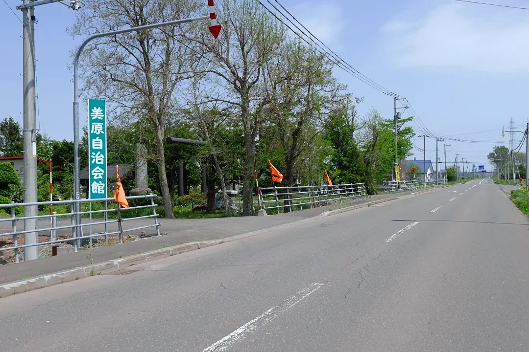 美原神社 境内入り口