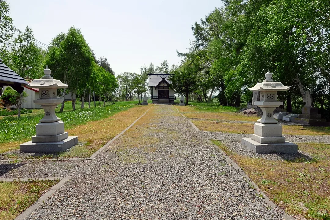 05_1020821 八幡神社 参道前半