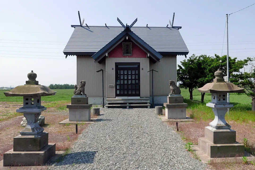 協和神社 灯籠と社殿