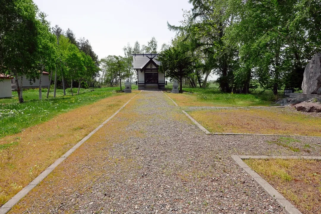 08_1020825 八幡神社 参道中ほど