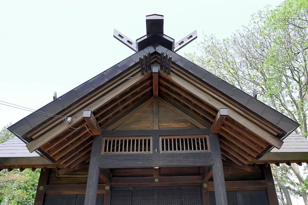 美原神社 社殿の廂