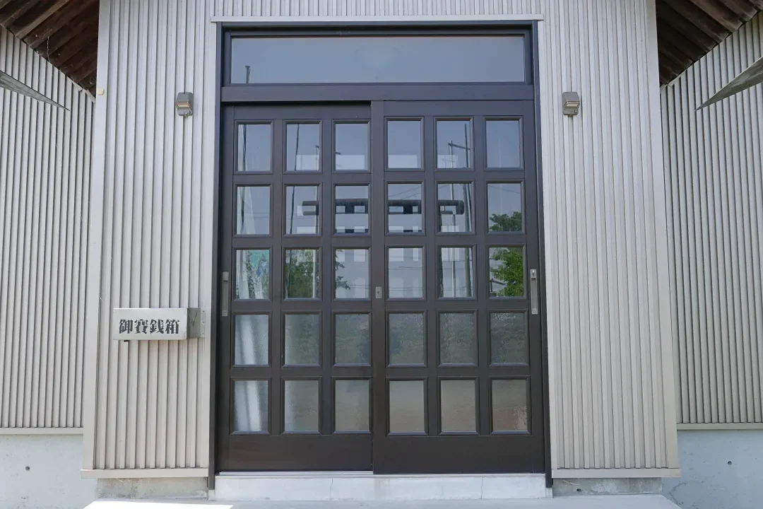 協和神社 社殿の前