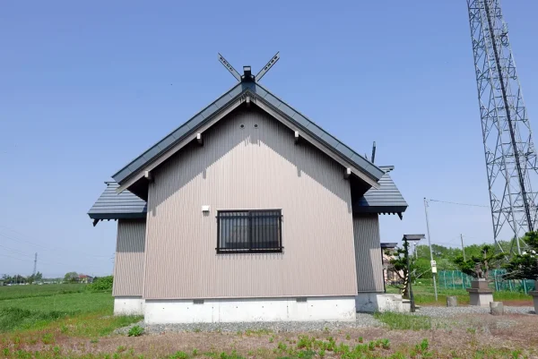 協和神社 真横から見た社殿