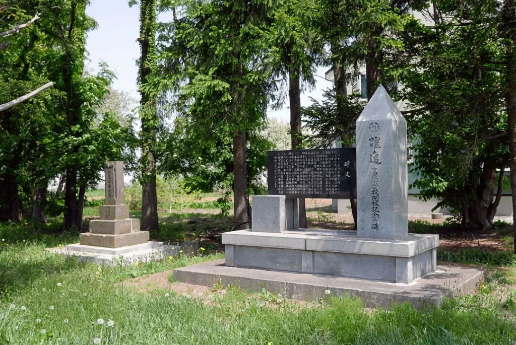 美原神社 境内右手前の石碑群